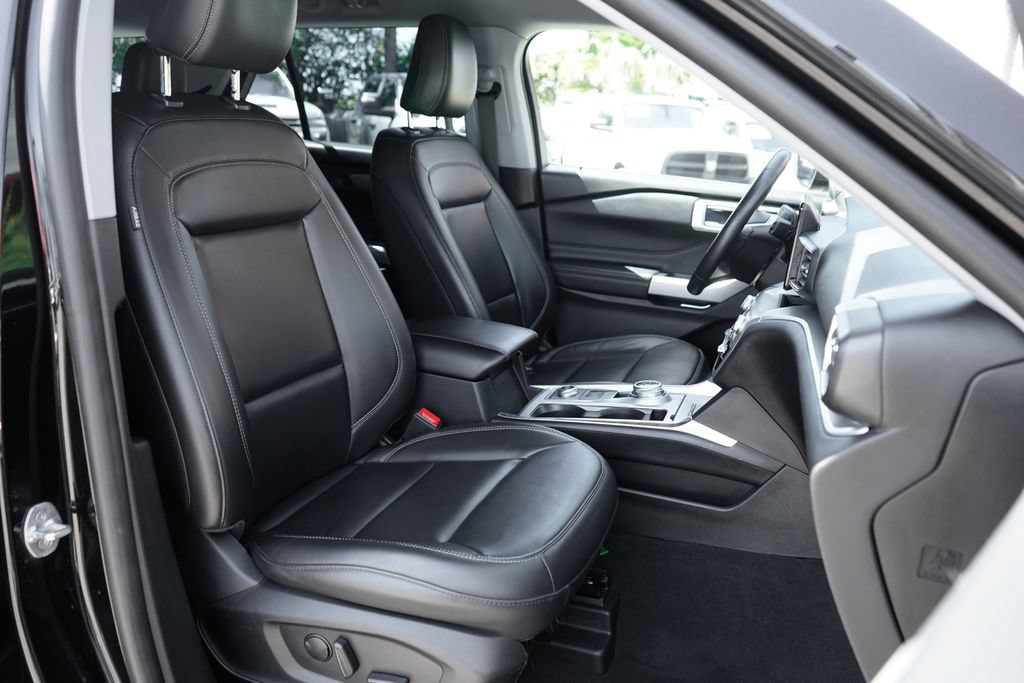 Used 2022 Ford Explorer XLT w/ Equipment Group 202A AWD/4WD image 39
