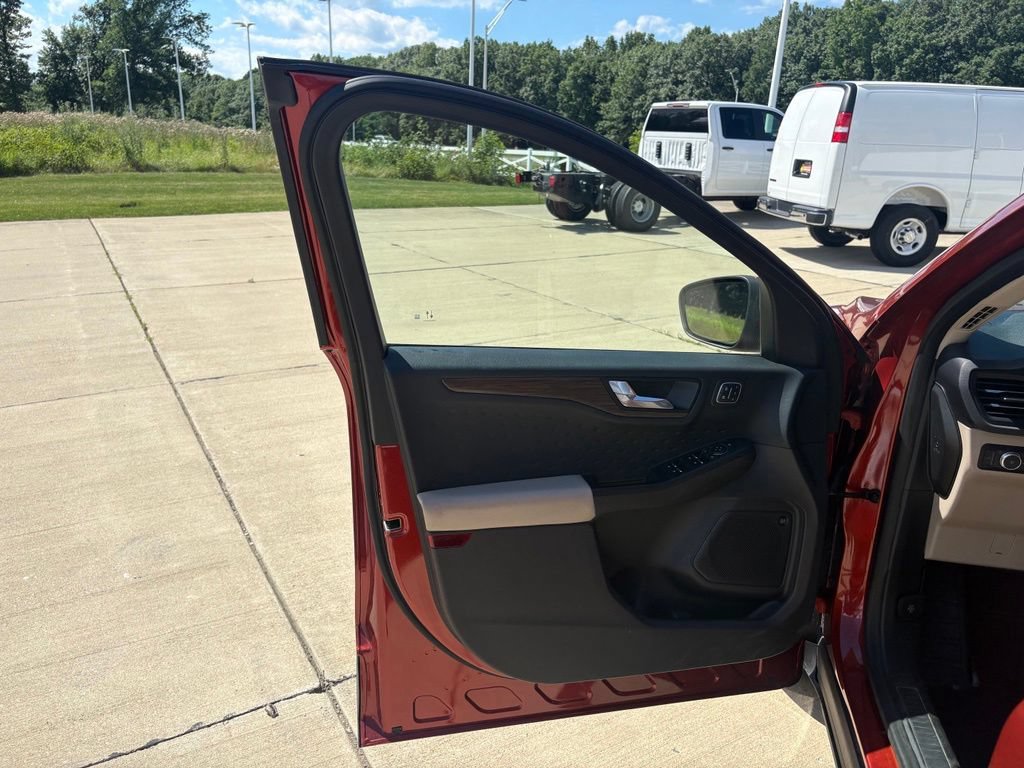 Used 2020 Ford Escape Titanium AWD/4WD image 10