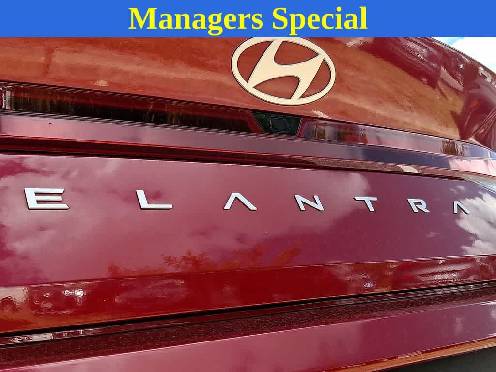 Used 2024 Hyundai Elantra SEL FWD image 31
