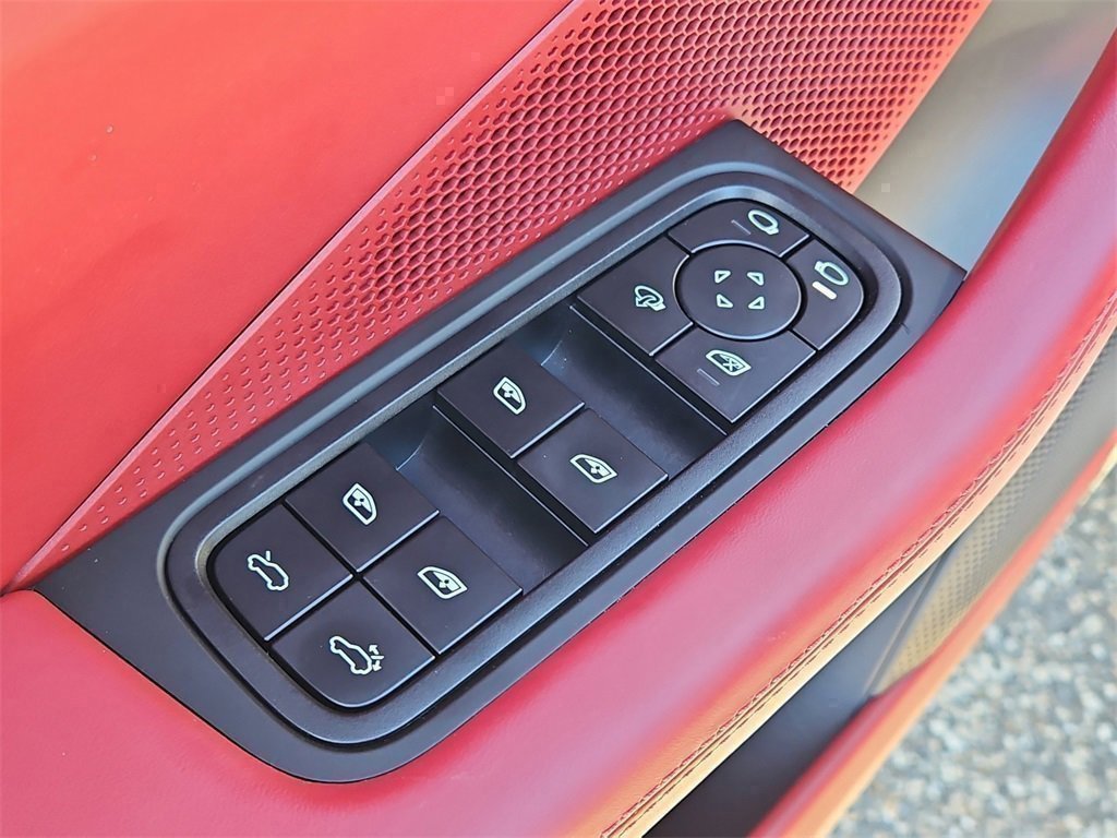 Certified 2025 Porsche Macan 4 Electric image 33