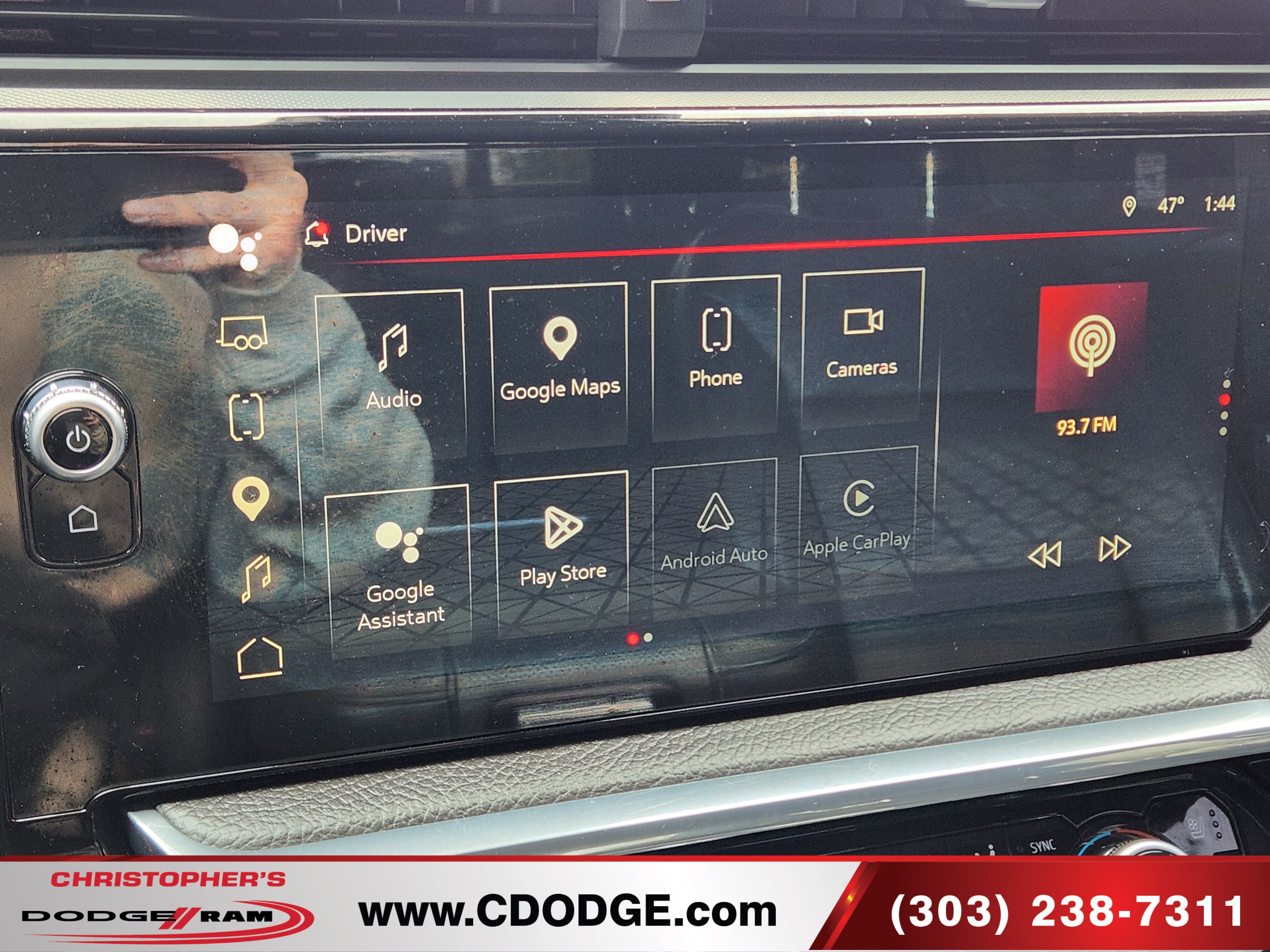 Used 2023 GMC Sierra 1500 Denali w/ Technology Package AWD/4WD image 11