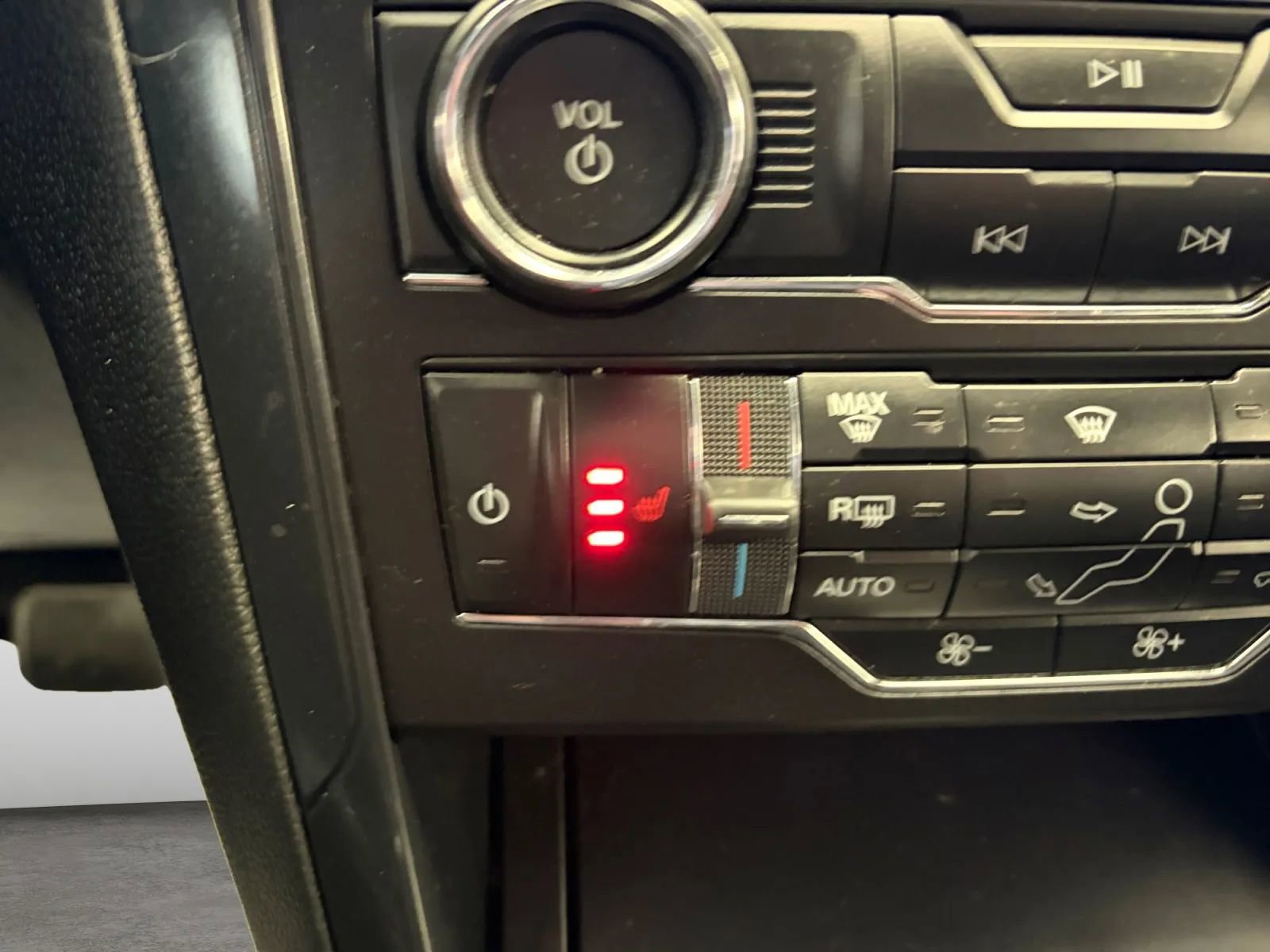 Used 2019 Ford Explorer XLT w/ Equipment Group 202A image 60