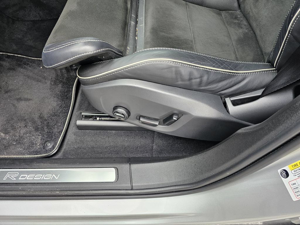 Used 2018 Volvo XC60 T6 R-Design w/ Convenience Package AWD/4WD image 19