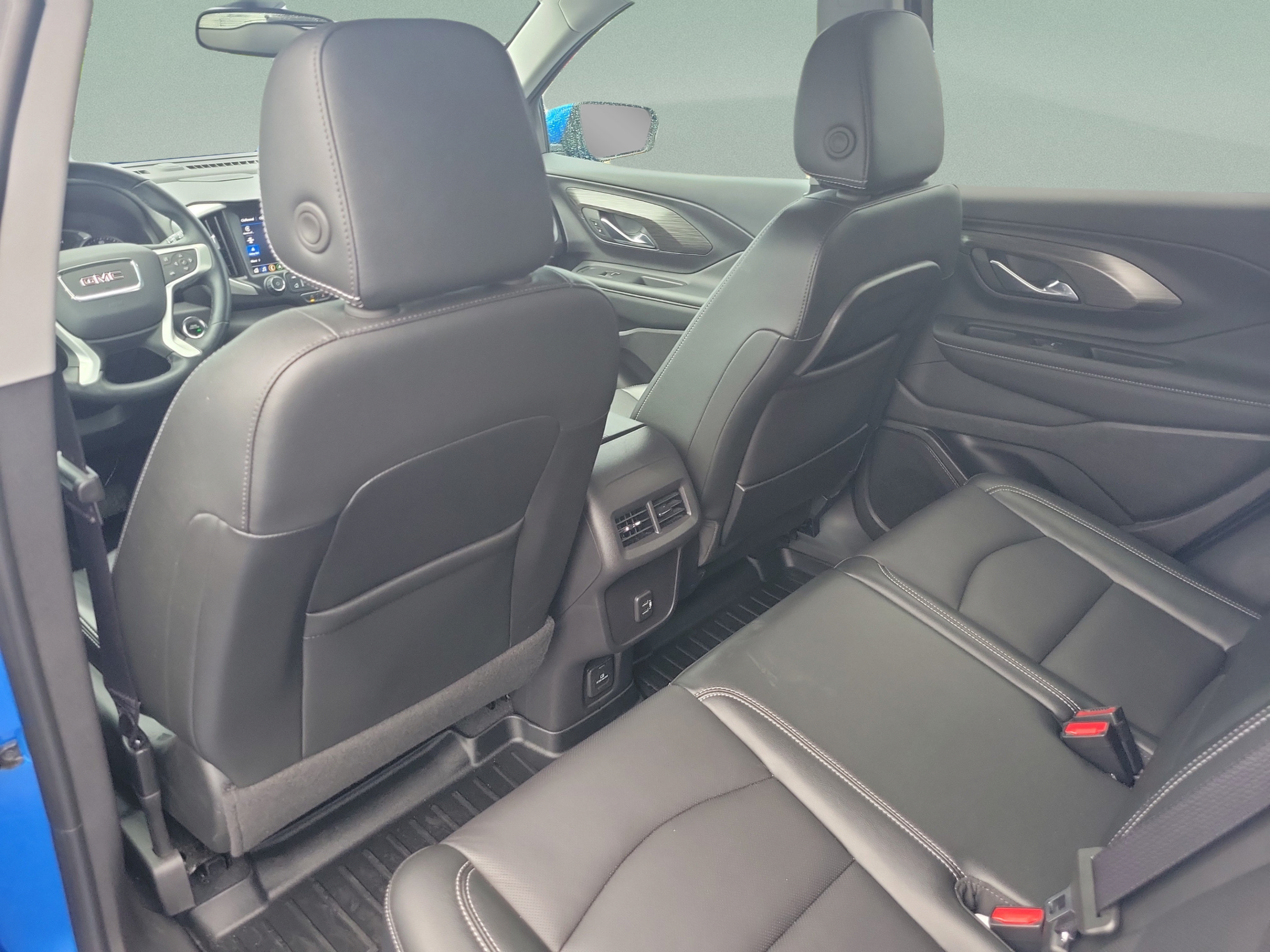 Used 2024 GMC Terrain SLT w/ Infotainment Package II FWD image 10