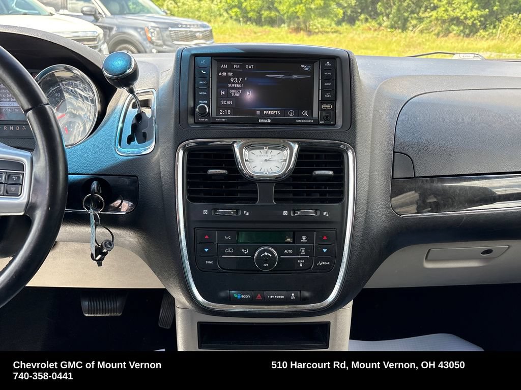 Used 2013 Chrysler Town & Country Touring FWD image 20