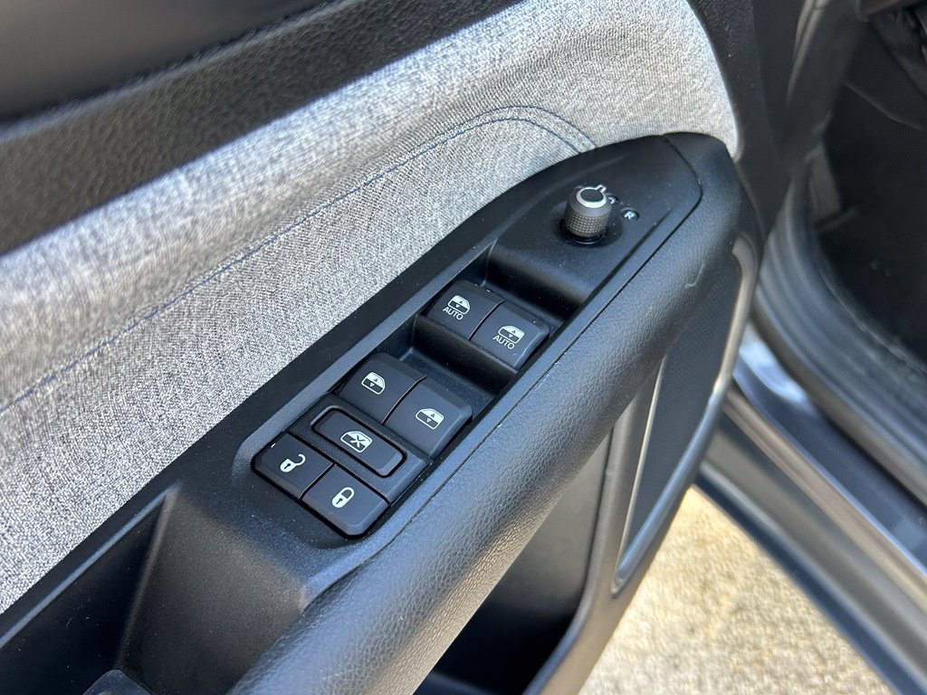 Used 2022 Jeep Compass Latitude FWD image 32