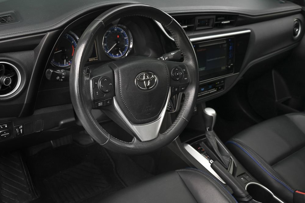 Used 2018 Toyota Corolla XSE FWD image 5