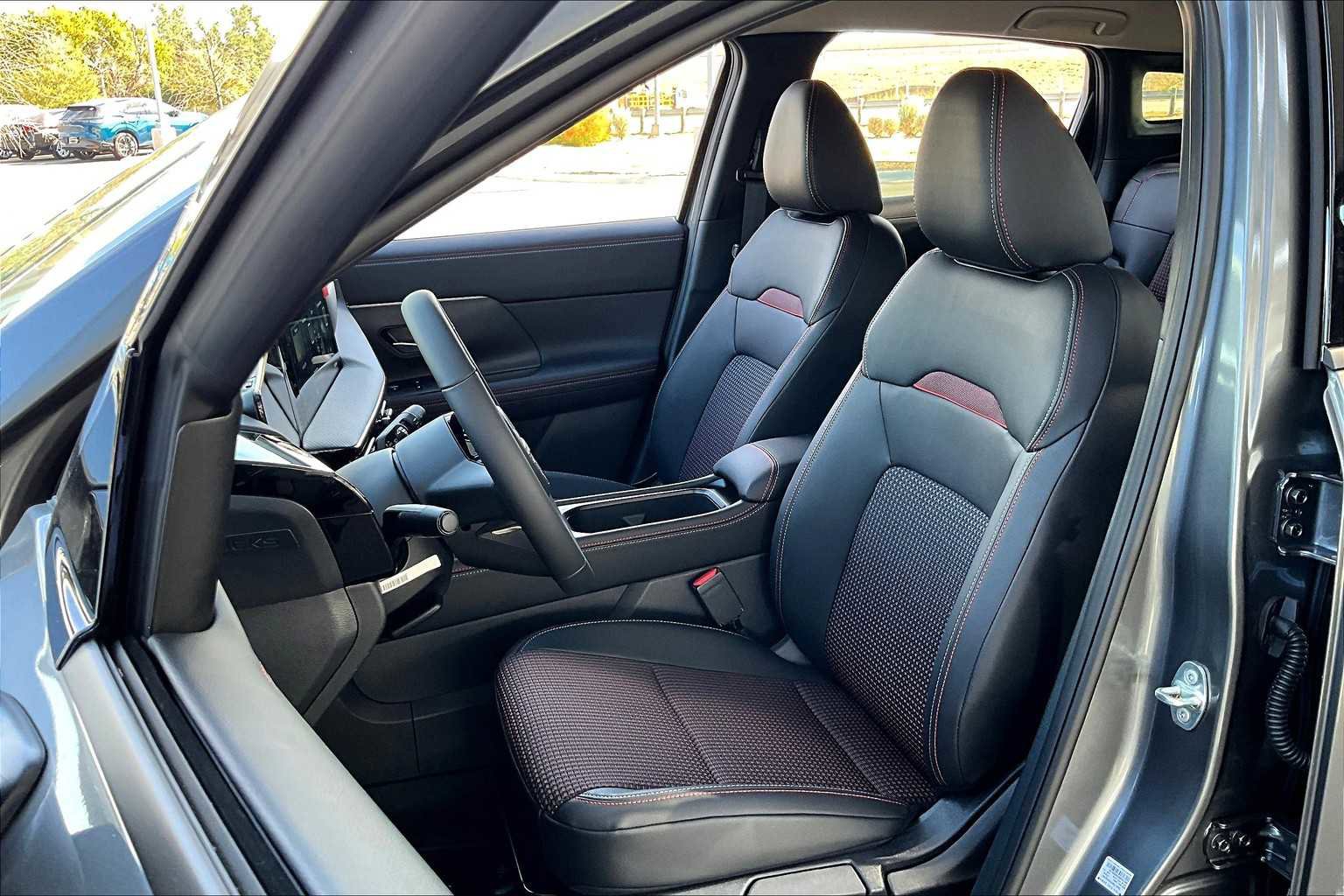 New 2026 Nissan Kicks SR image 9