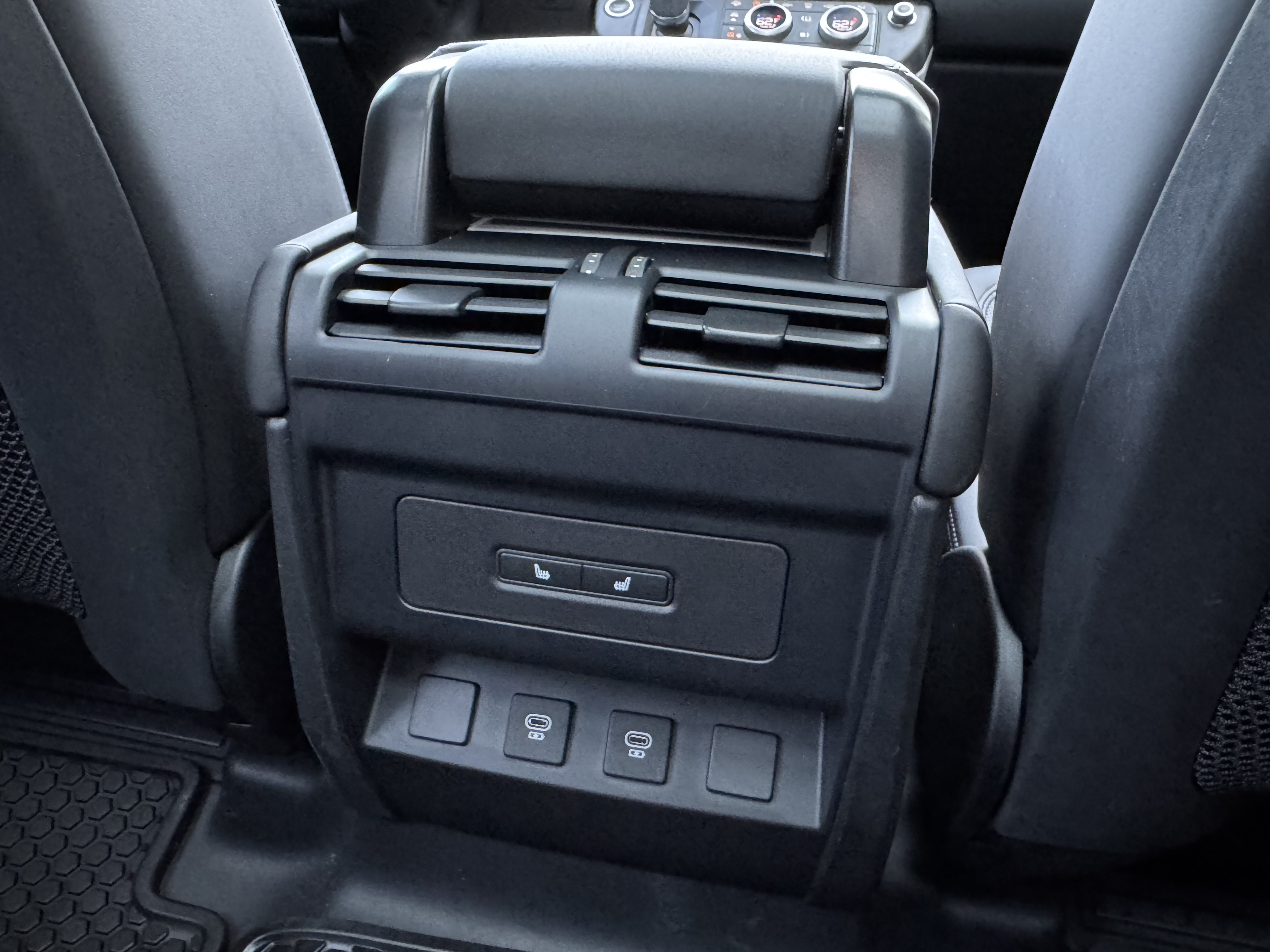 Certified 2025 Land Rover Defender 110 X-Dynamic SE AWD/4WD image 28
