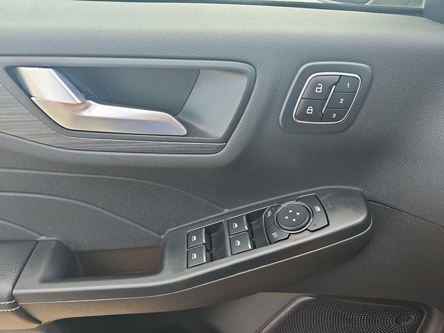 Used 2023 Ford Escape Platinum image 28