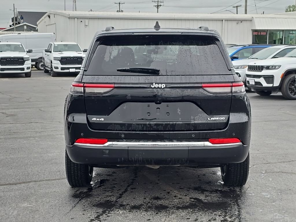 Used 2024 Jeep Grand Cherokee Laredo AWD/4WD image 62