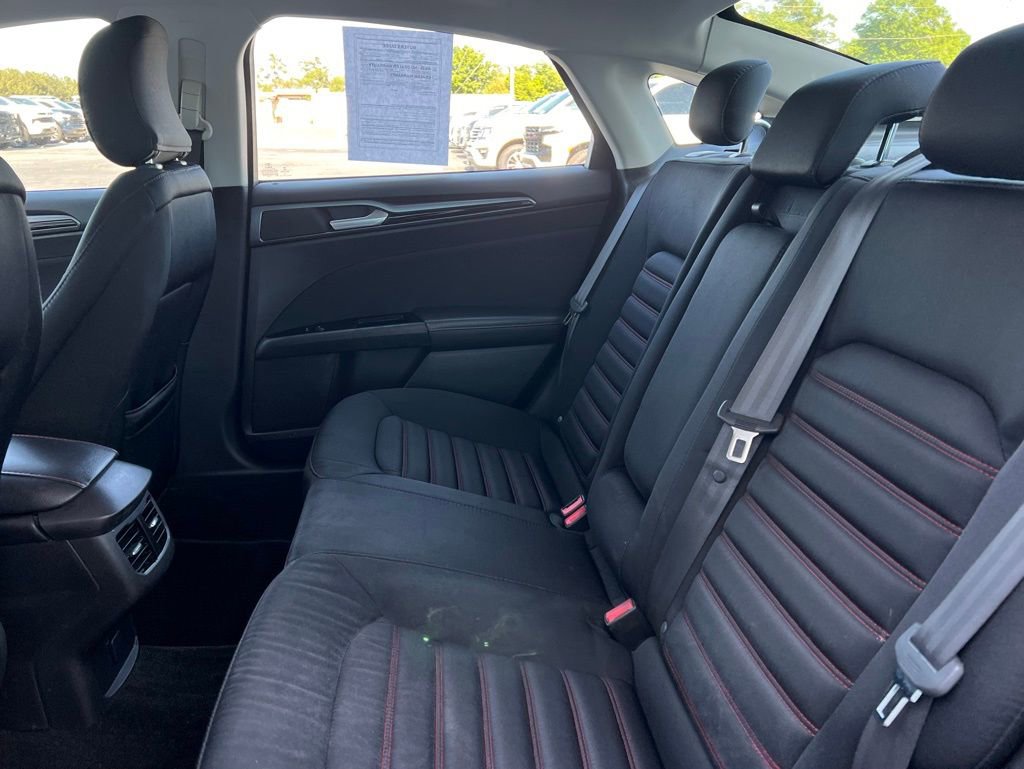 Used 2016 Ford Fusion SE FWD image 9