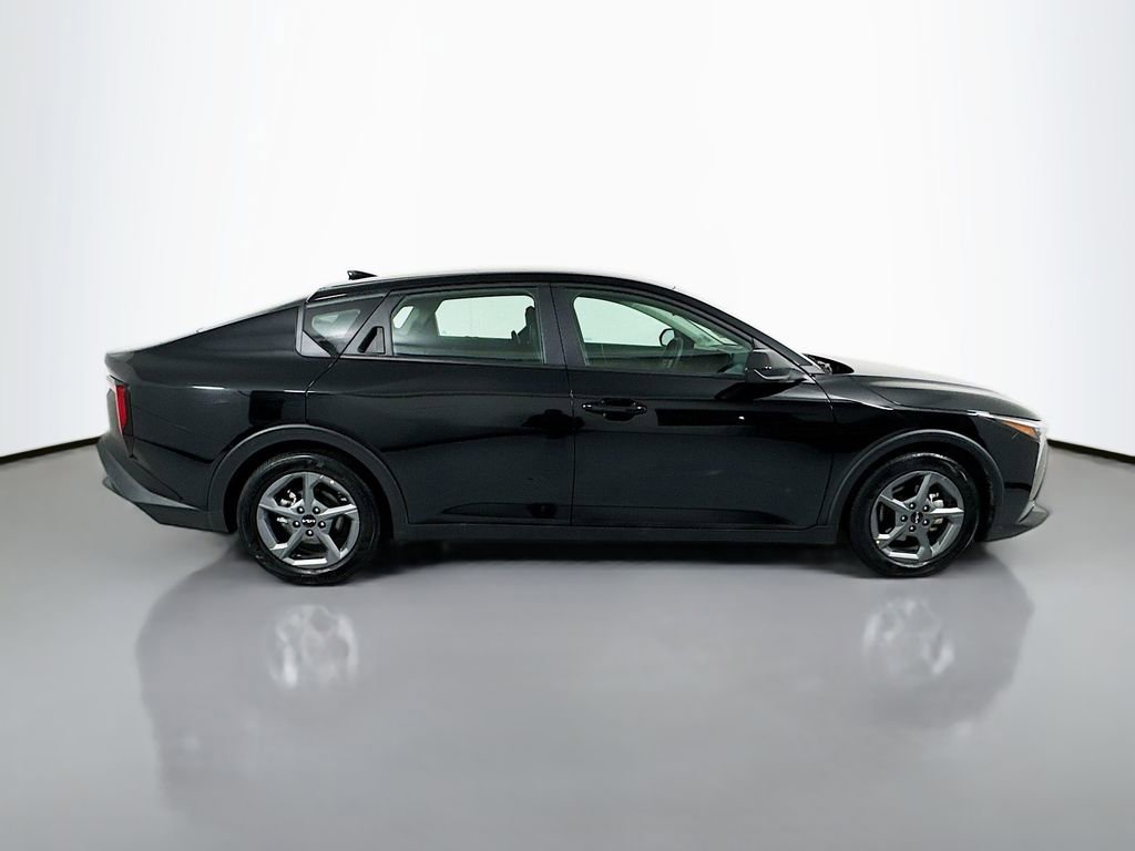 Used 2025 Kia K4 LXS image 9