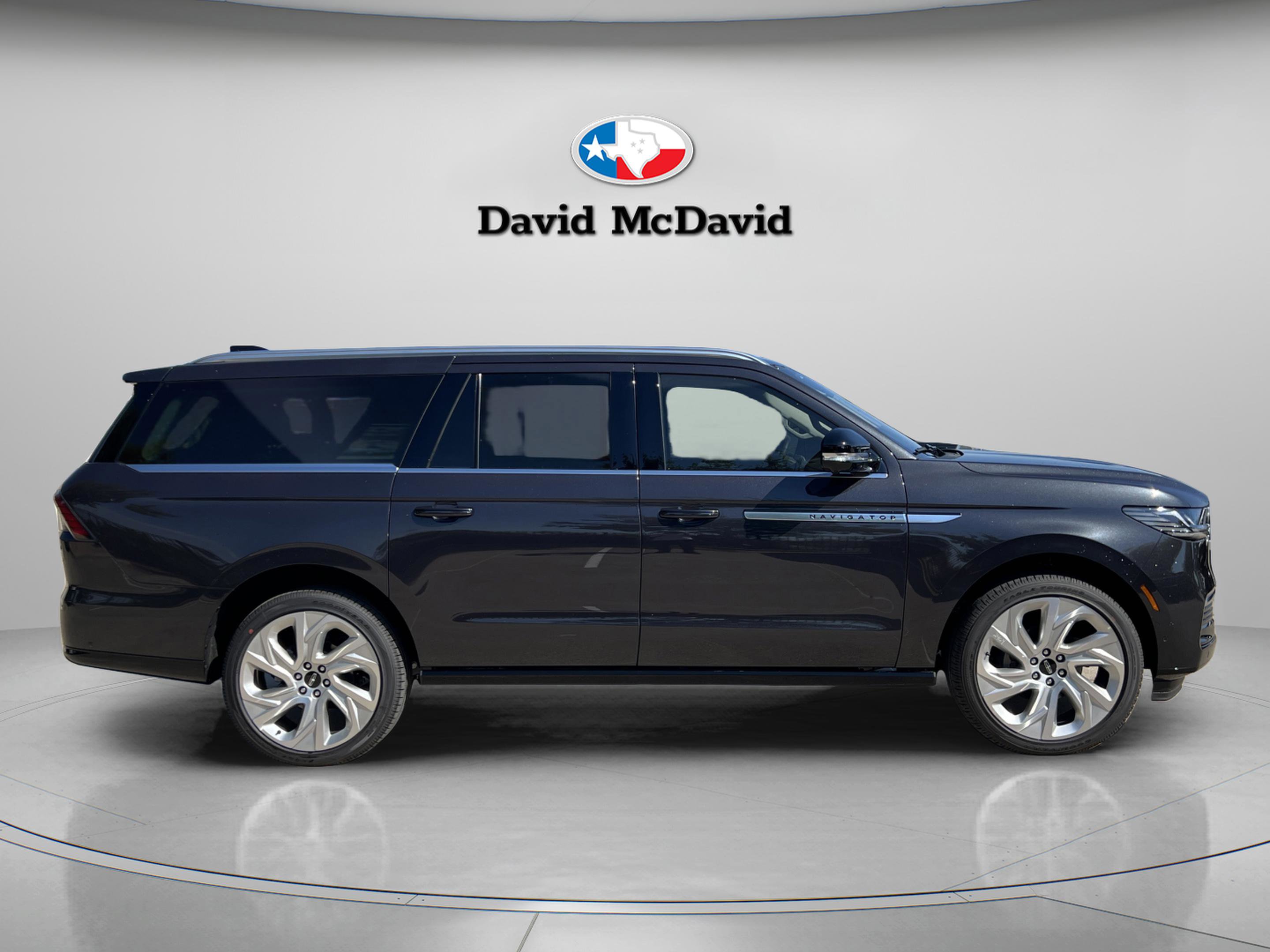 New 2025 Lincoln Navigator L Reserve AWD/4WD image 8