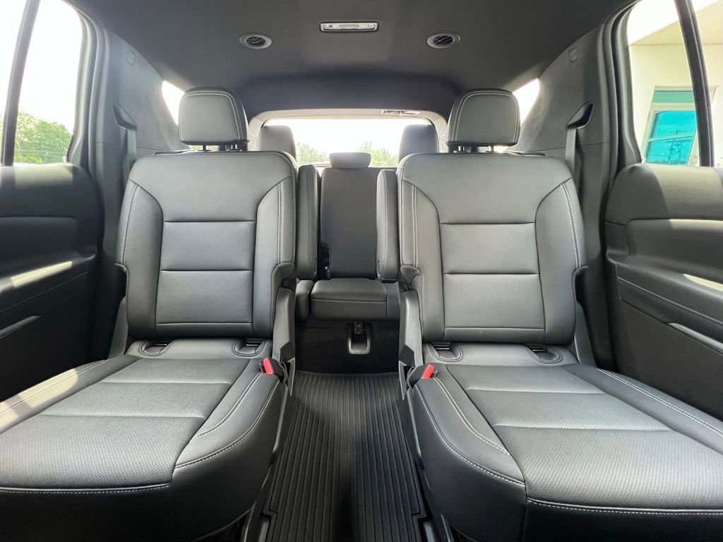 Used 2025 Chevrolet Traverse LT w/ Driver Confidence Package FWD image 12