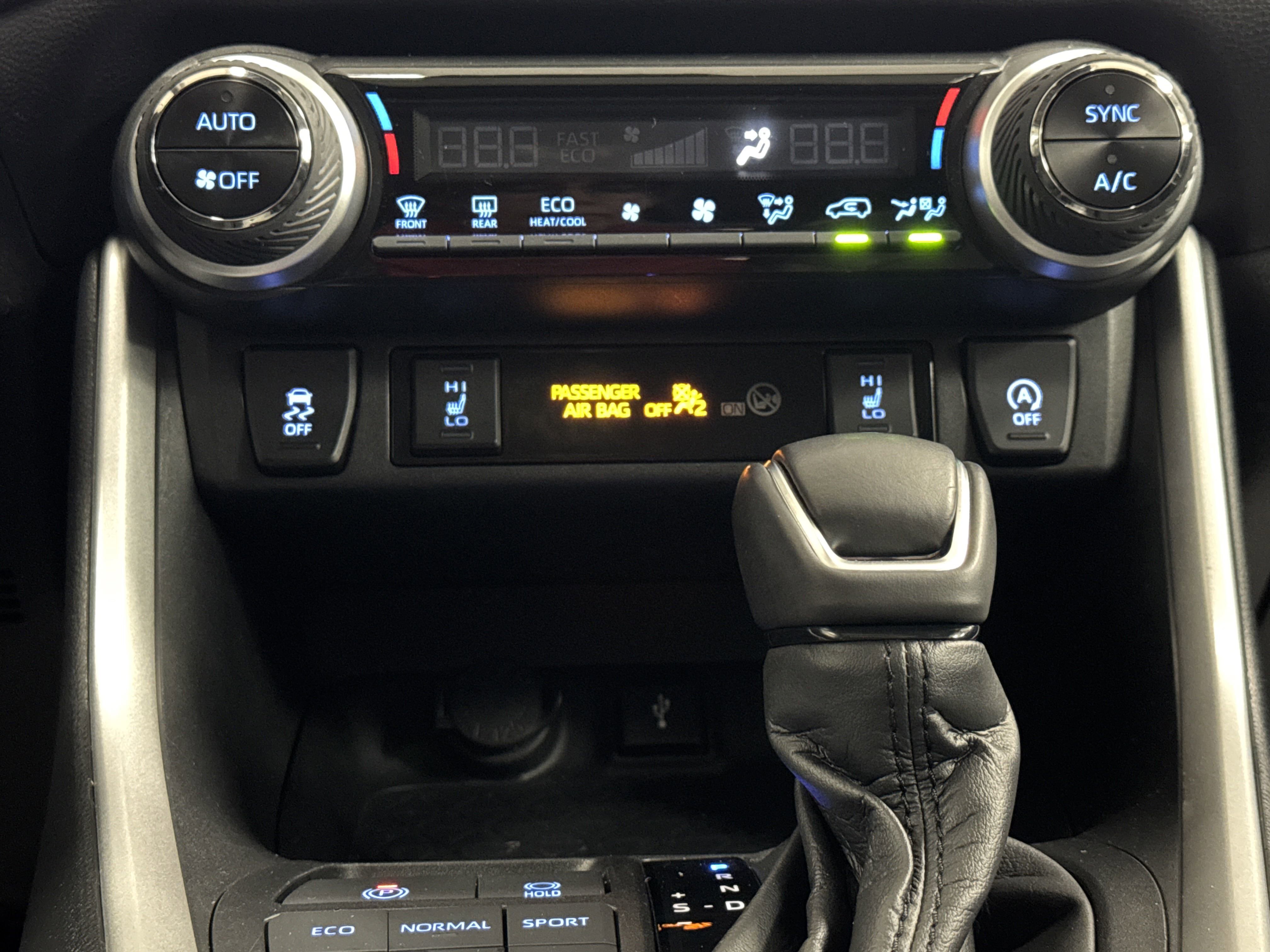 Used 2021 Toyota RAV4 XLE Premium image 15