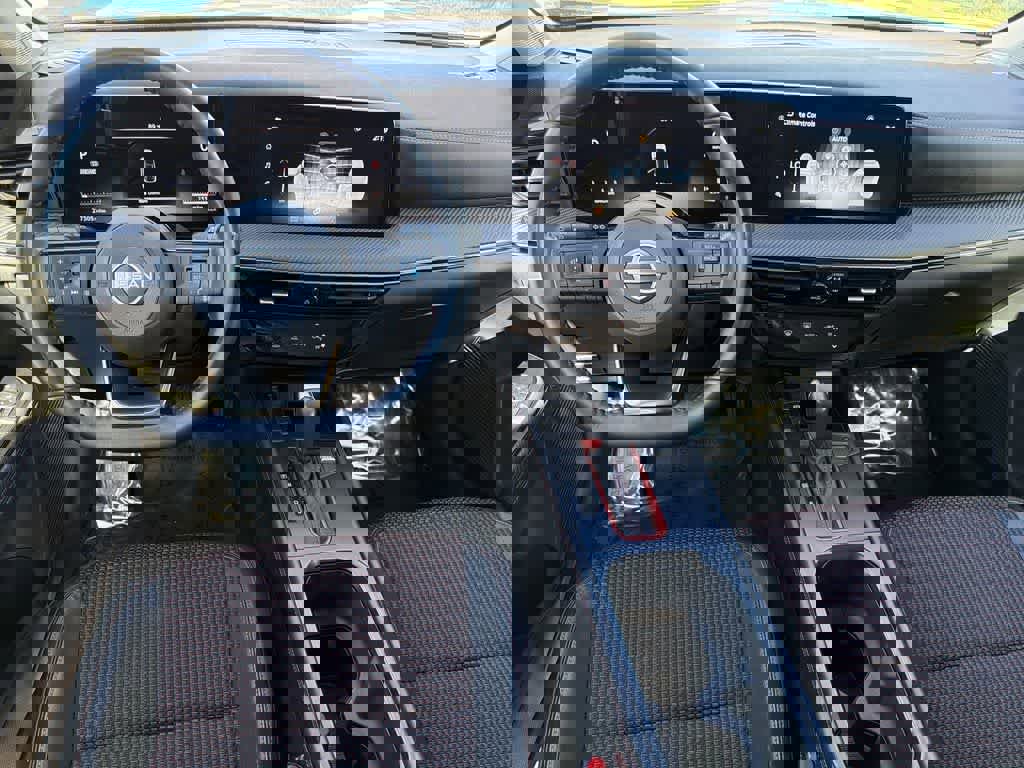 Used 2025 Nissan Kicks SR image 11