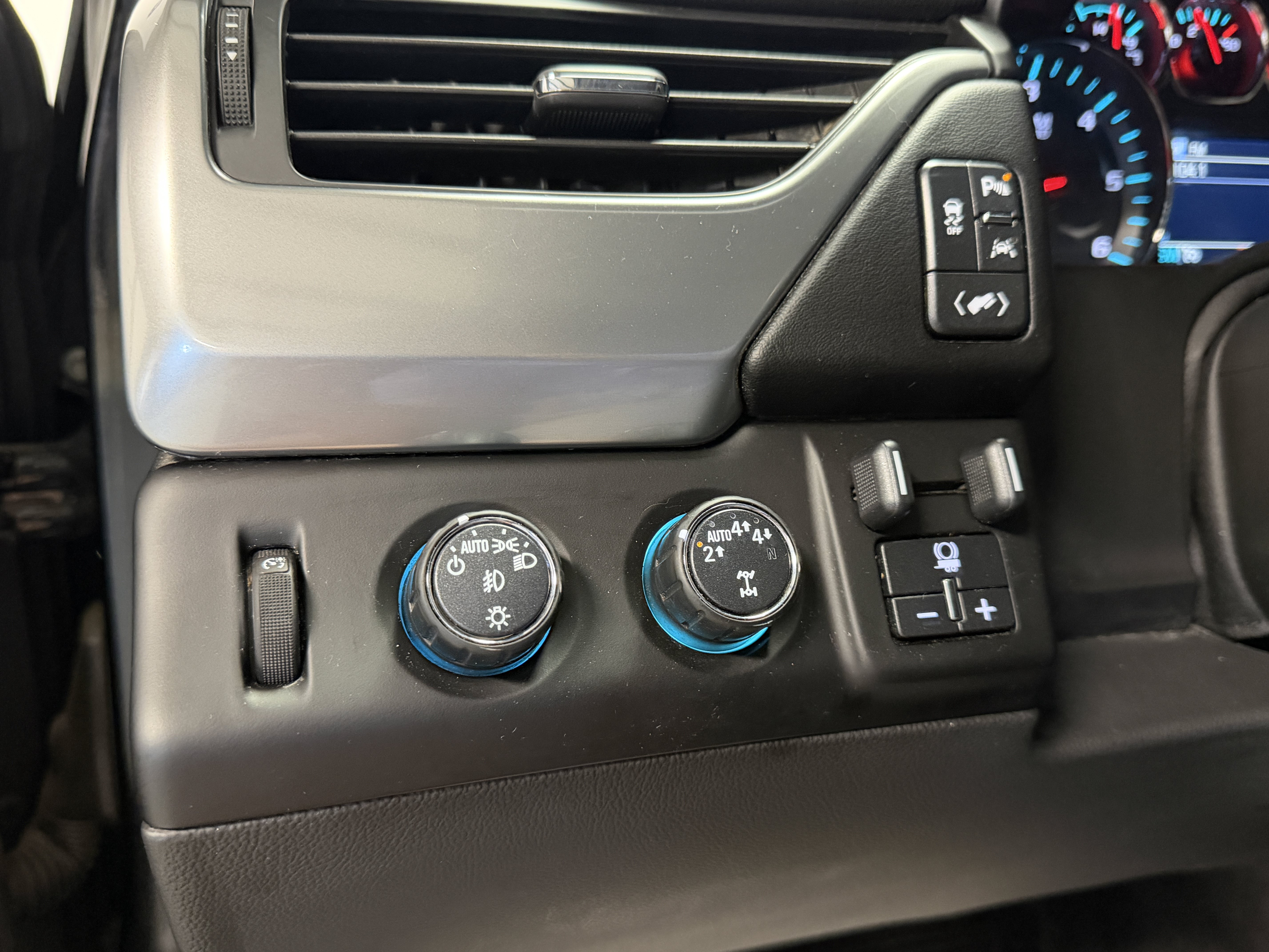 Used 2020 Chevrolet Tahoe Premier AWD/4WD image 18