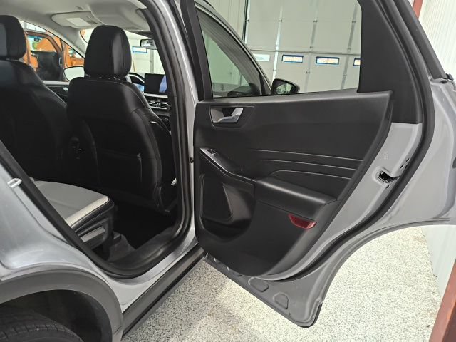 Used 2023 Ford Escape Platinum AWD/4WD image 19