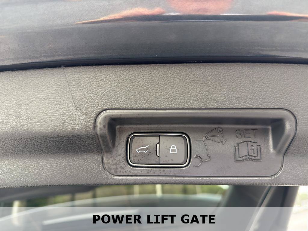 Used 2024 Ford Explorer XLT w/ Equipment Group 202A RWD image 23