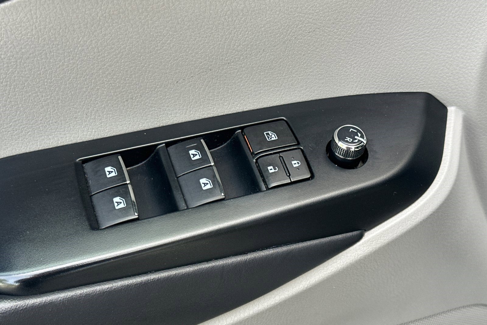 Used 2018 Toyota Highlander Limited image 13