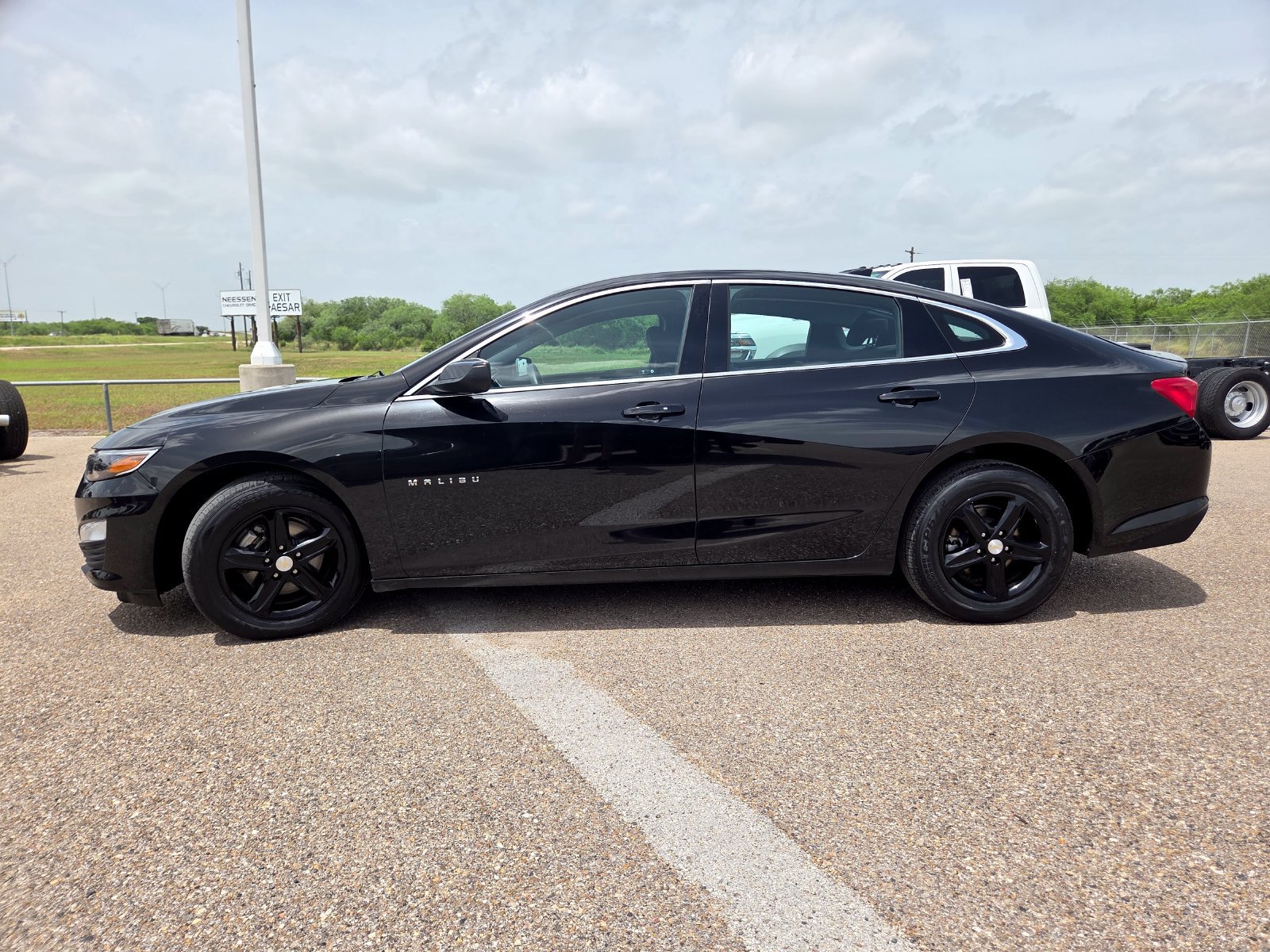 Used 2024 Chevrolet Malibu LT FWD image 4