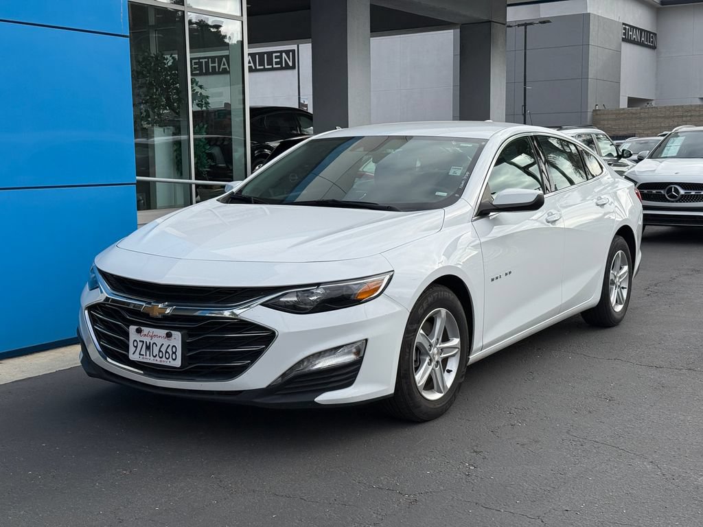 Used 2024 Chevrolet Malibu LT FWD image 2