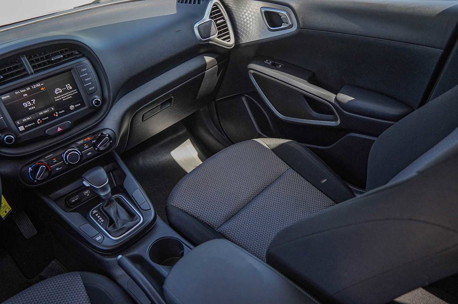 Used 2024 Kia Soul LX image 26