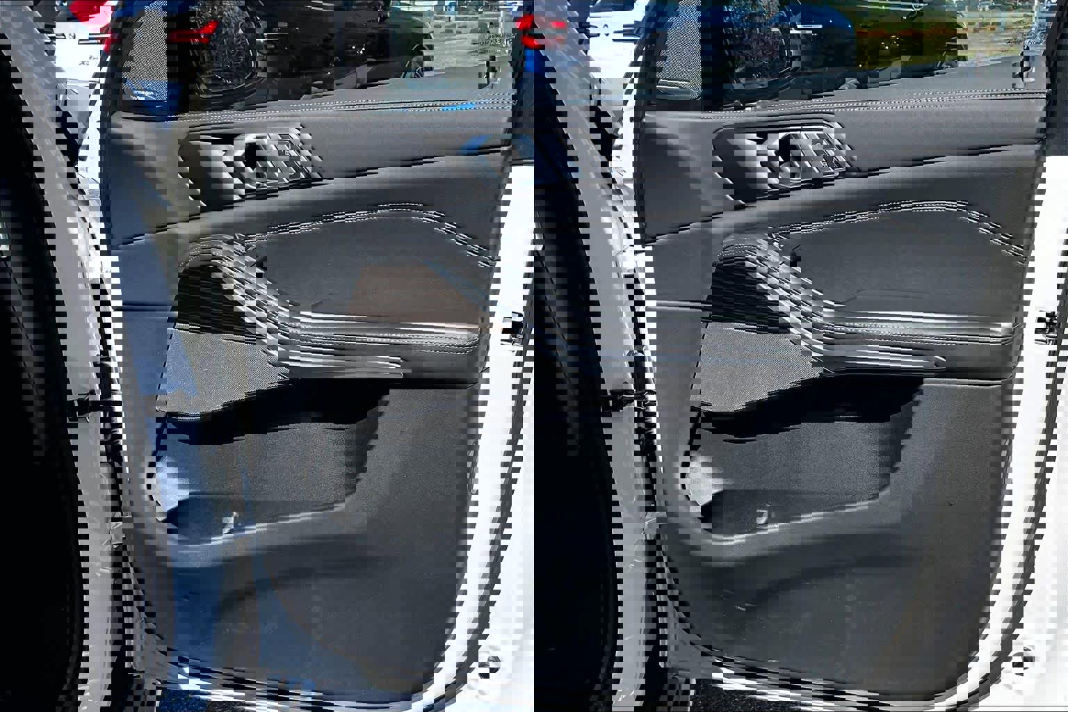 Used 2025 BMW X5 xDrive50e image 25