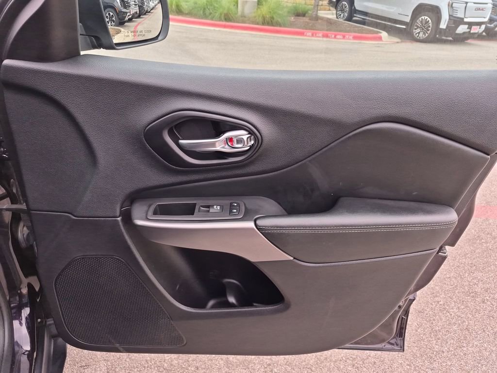 Used 2021 Jeep Cherokee Latitude Lux w/ Comfort/Convenience Group FWD image 35