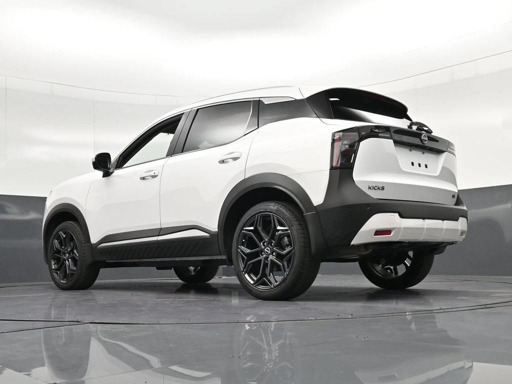 Used 2025 Nissan Kicks SR FWD image 29