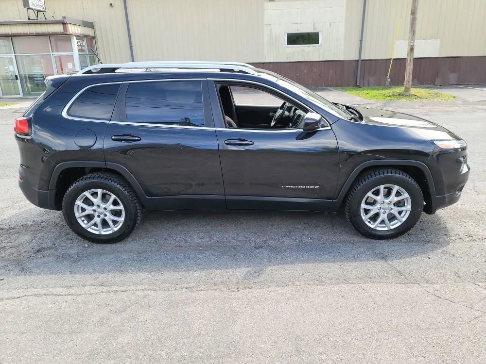 Used 2014 Jeep Cherokee Latitude AWD/4WD image 4