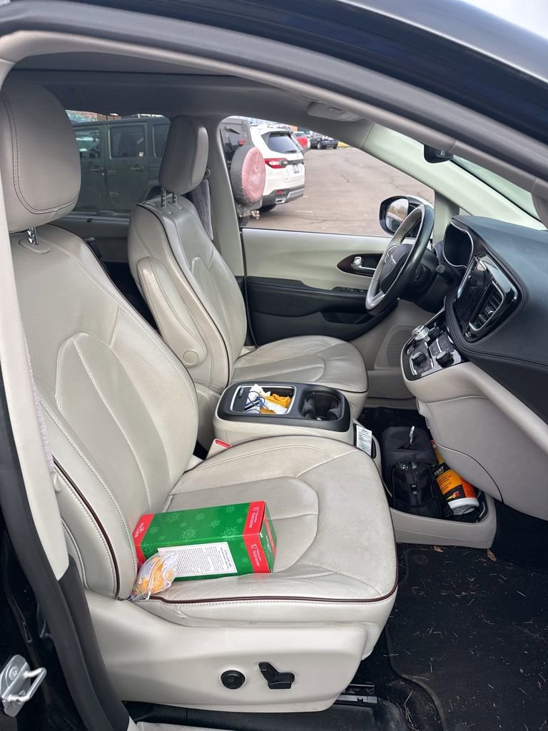 Used 2020 Chrysler Pacifica Limited image 14