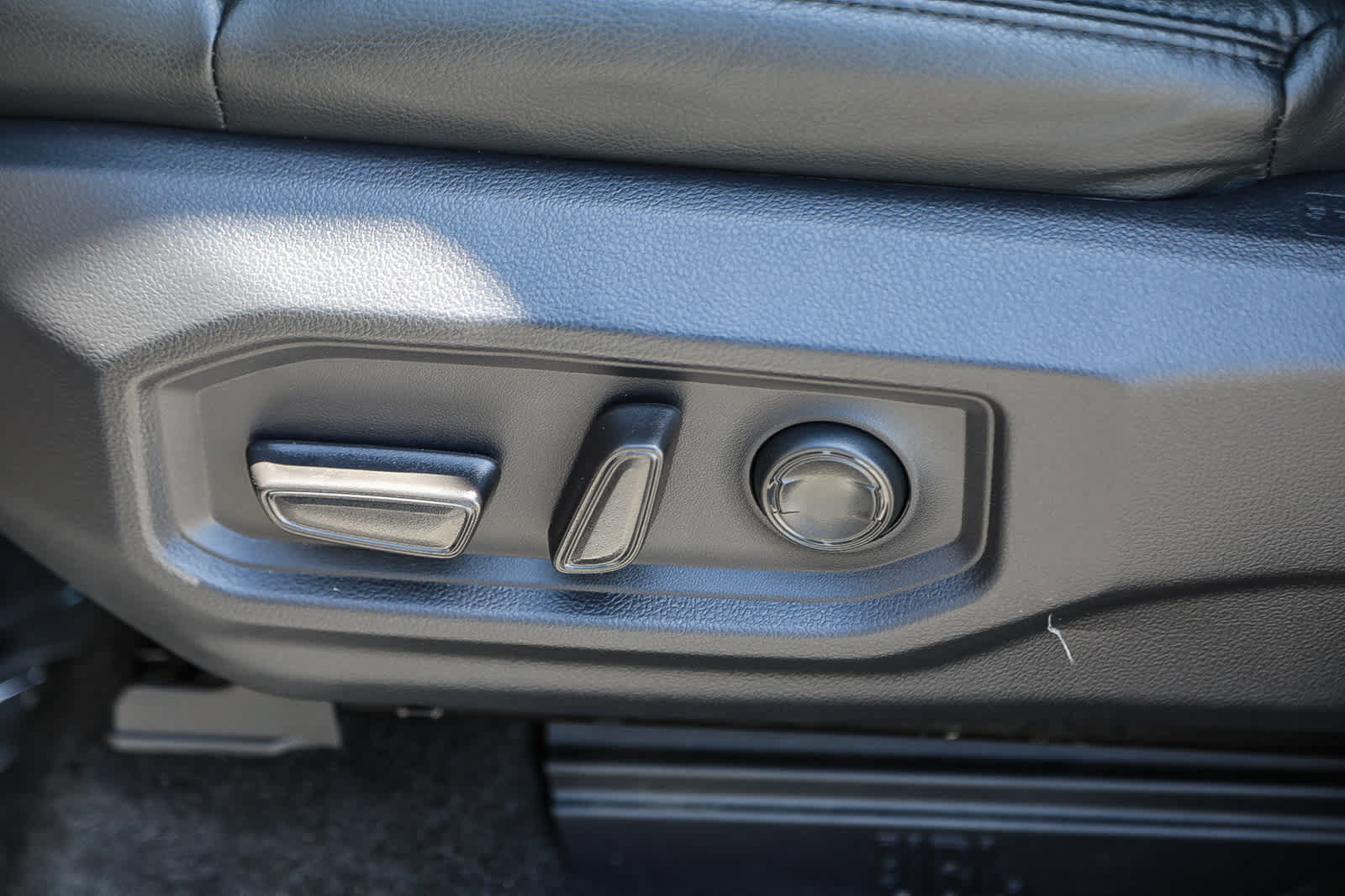 Used 2024 Toyota Tundra Limited AWD/4WD image 19