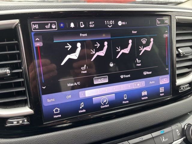 Used 2023 Chrysler Pacifica Touring-L image 22