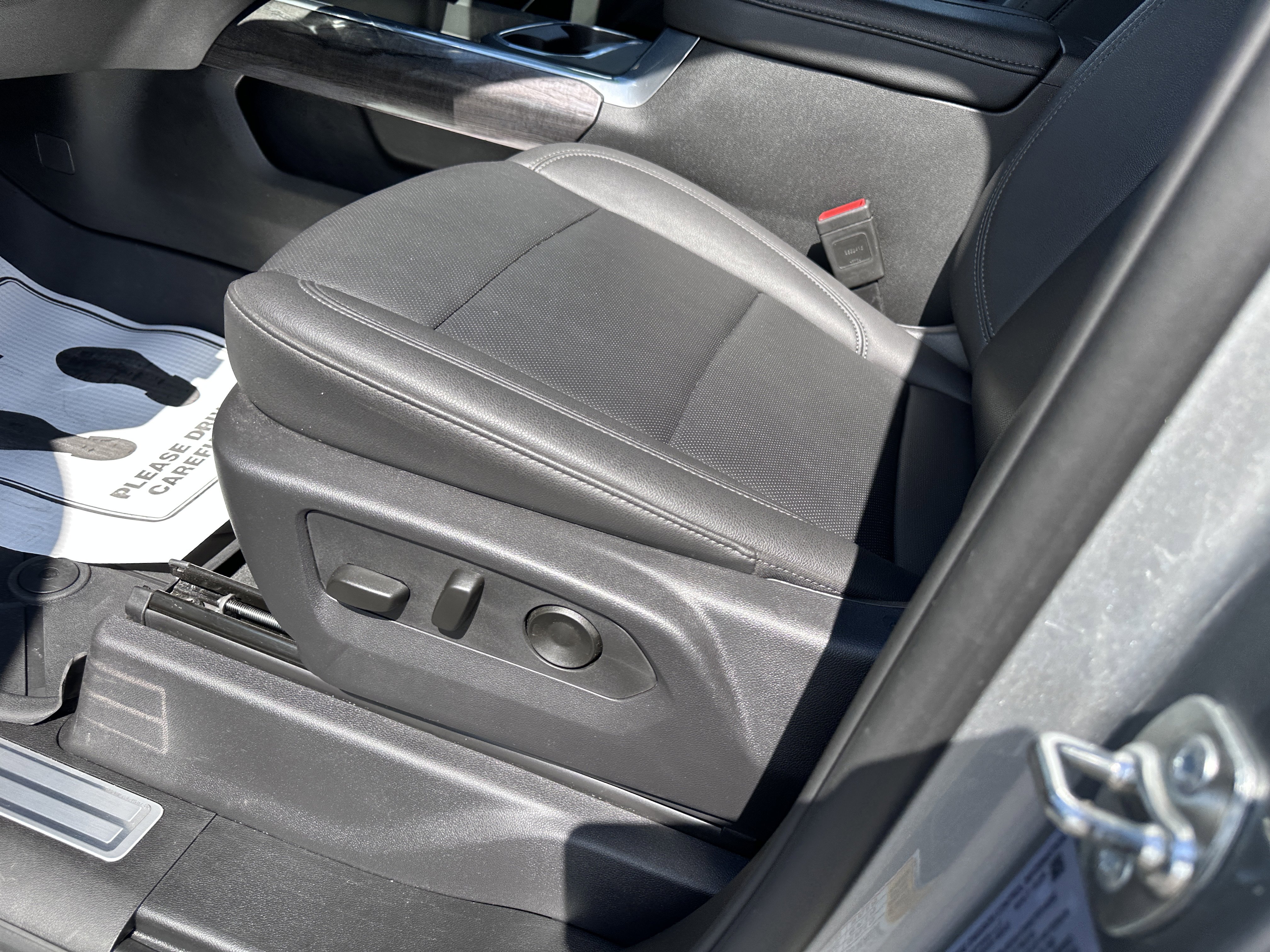 Used 2025 Chevrolet Silverado 2500 LTZ w/ LTZ Premium Package image 15