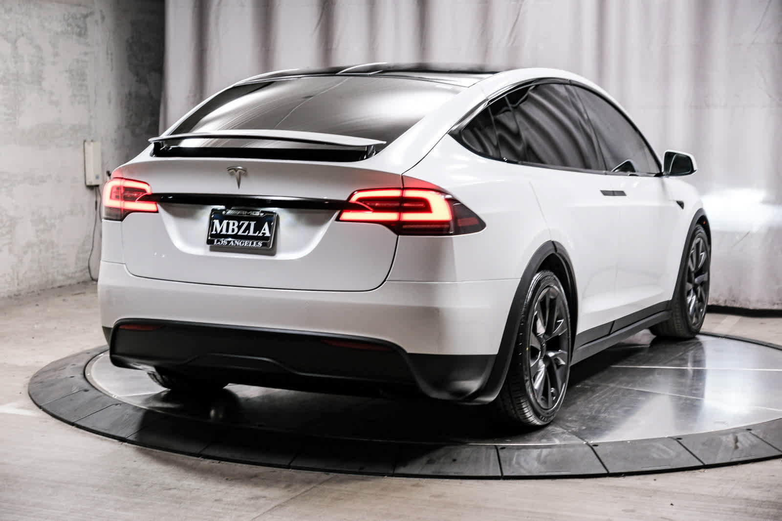 Used 2023 Tesla Model X AWD/4WD image 5