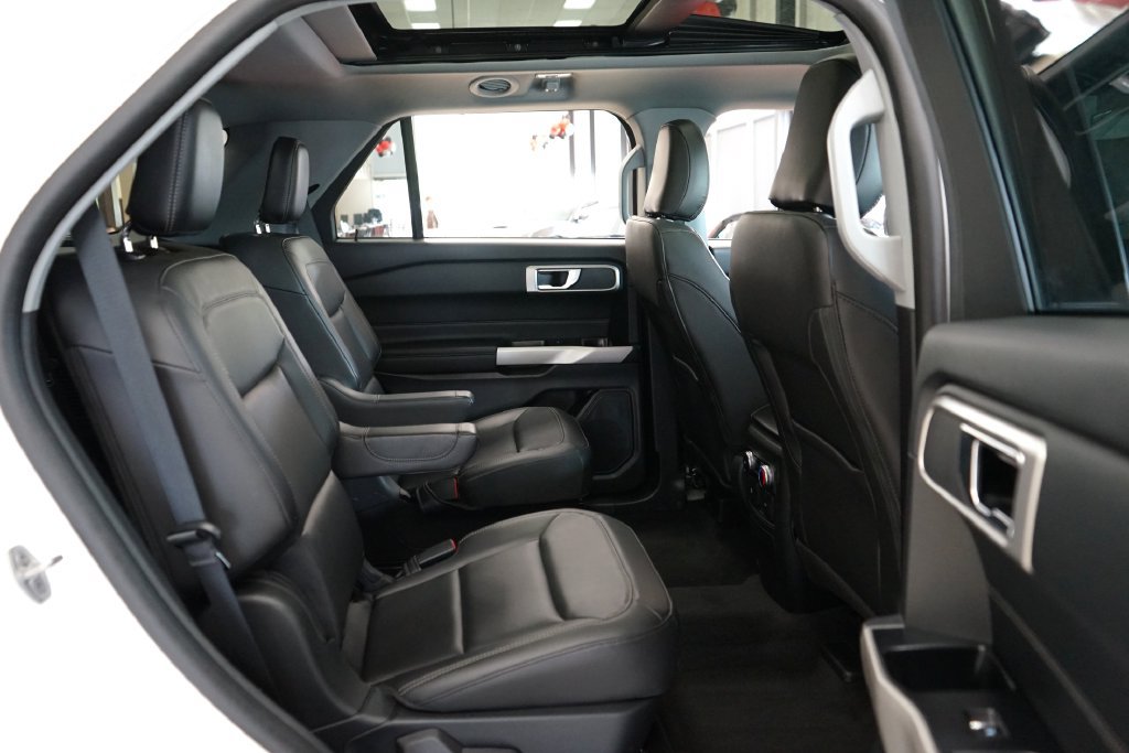 Used 2023 Ford Explorer XLT w/ Equipment Group 202A AWD/4WD image 14