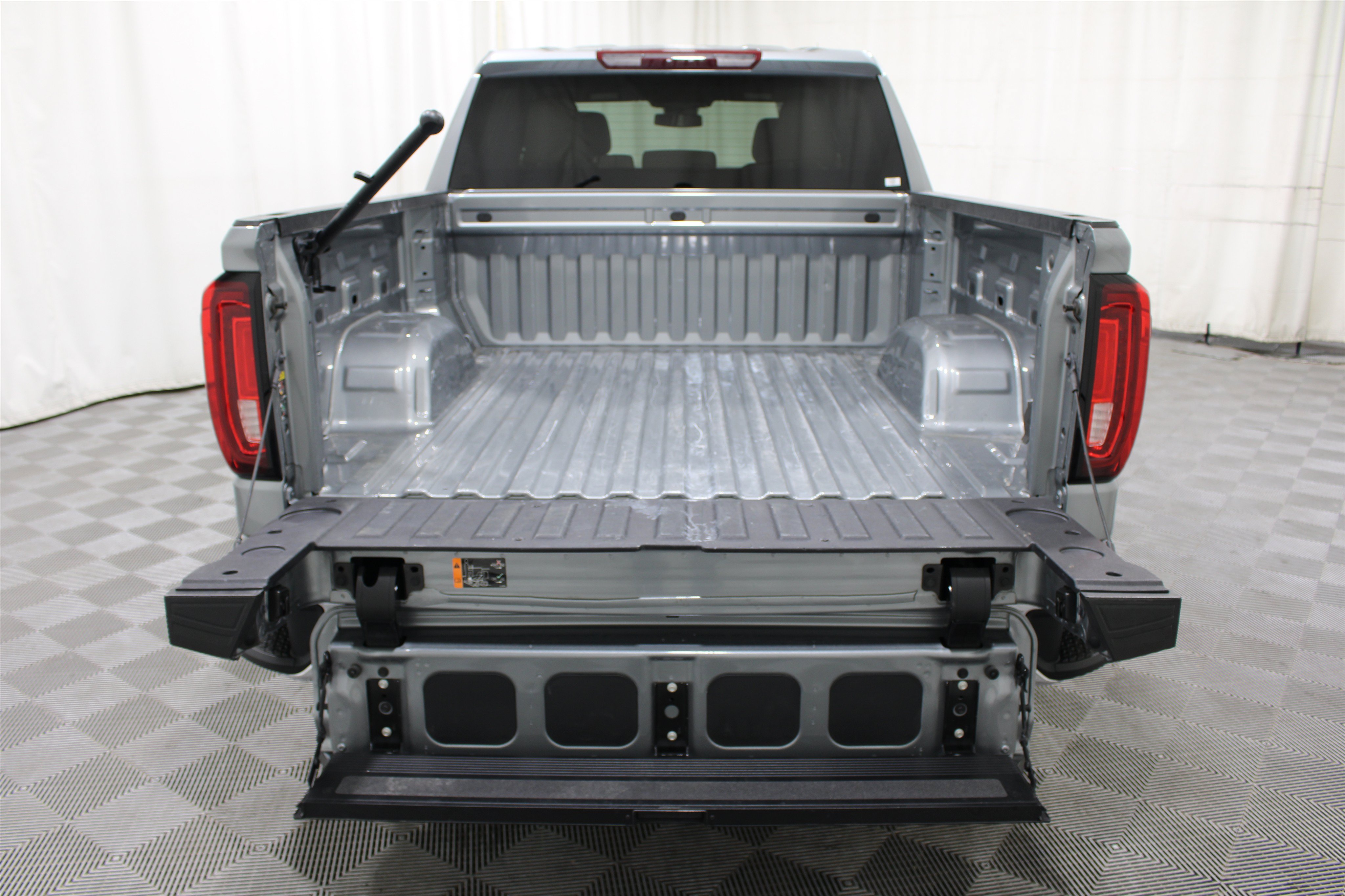 Used 2025 GMC Sierra 1500 SLT RWD image 22