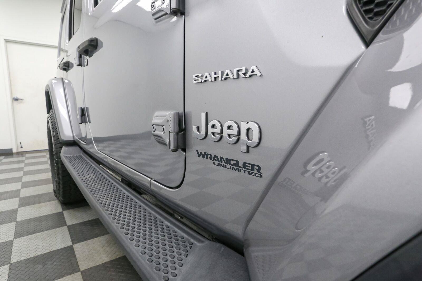 Used 2018 Jeep Wrangler Unlimited Sahara w/ Uconnect 4C Nav & Sound Group AWD/4WD image 7