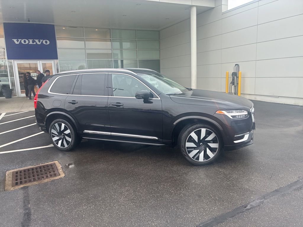 Used 2023 Volvo XC90 T8 Plus w/ Protection Package Premier image 2