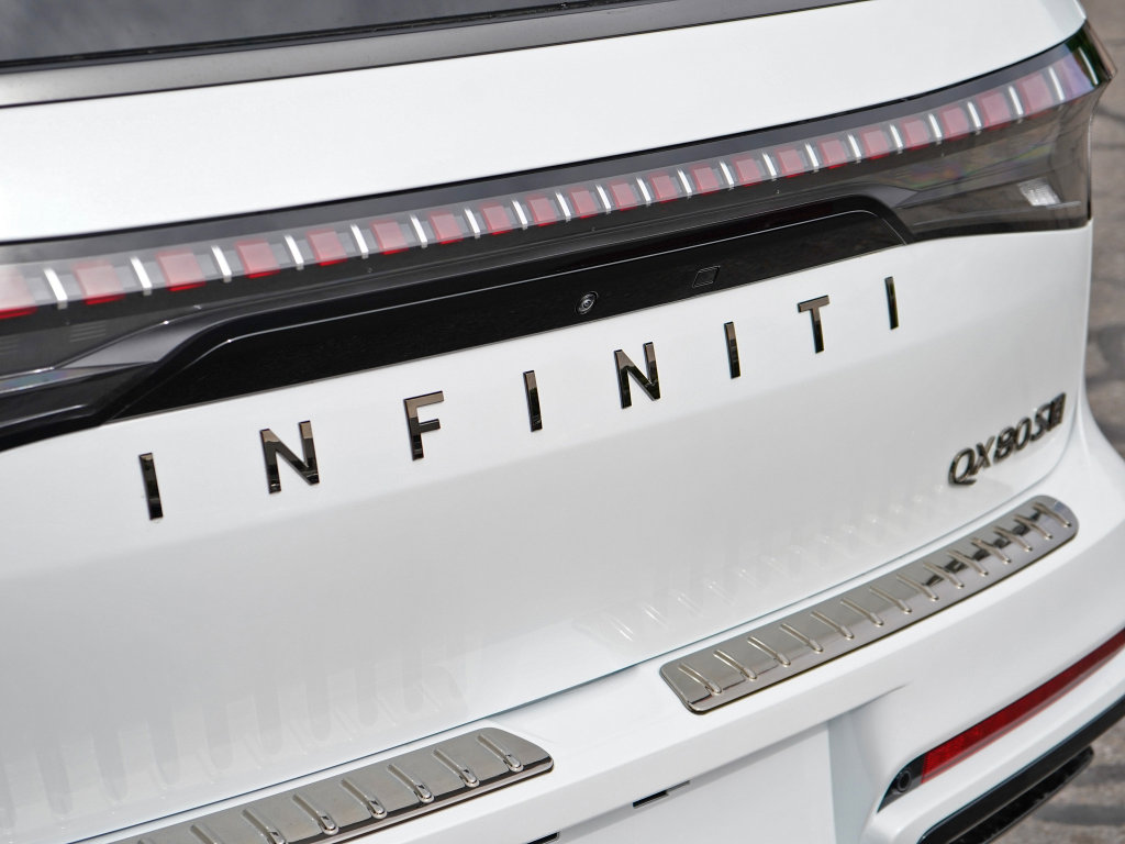 New 2026 INFINITI QX80 4WD image 10