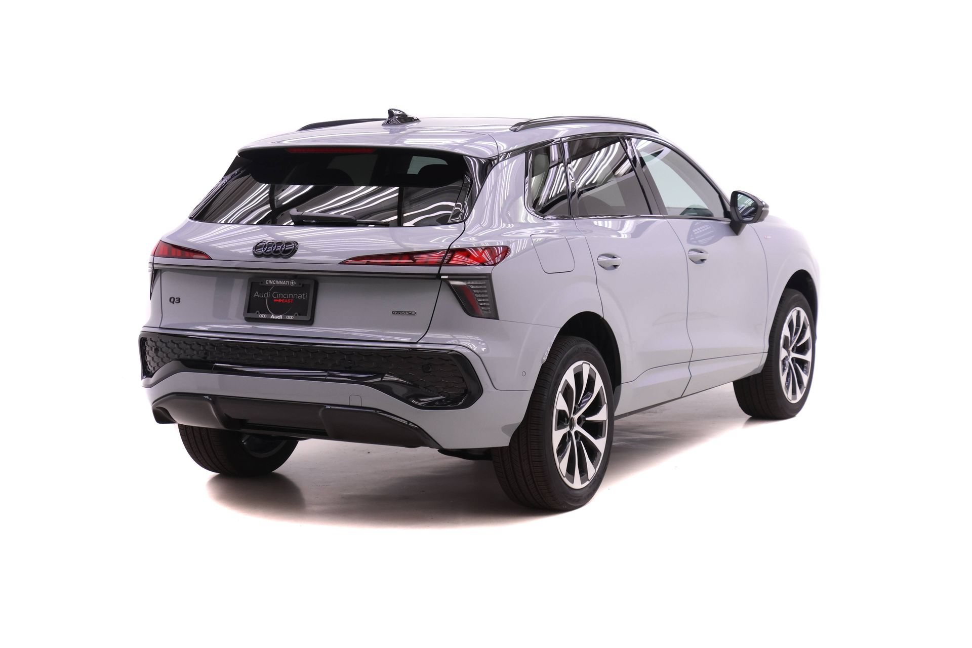 New 2026 Audi Q3 quattro 2.0T w/ Driver Assistance Package AWD/4WD image 4