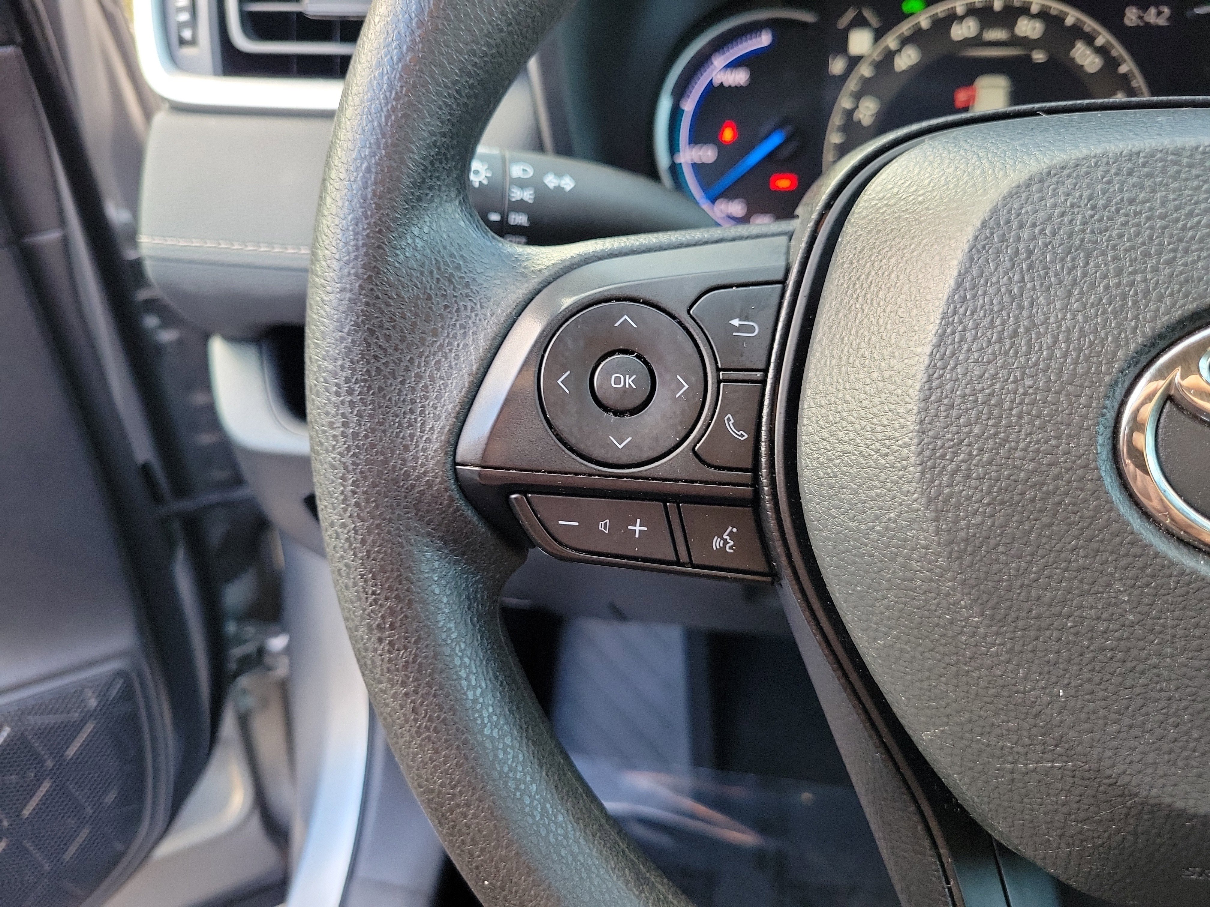 Used 2024 Toyota RAV4 LE image 15