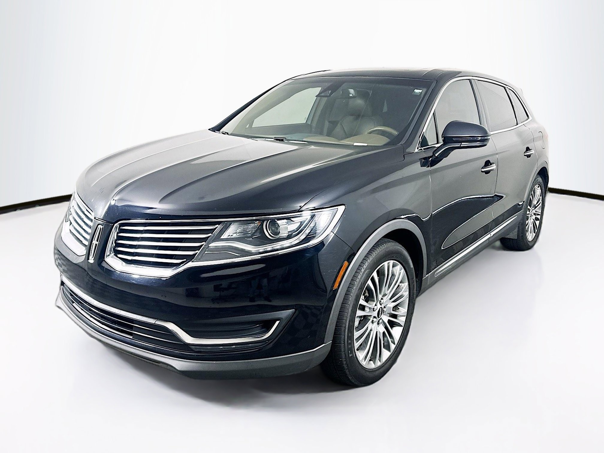Used 2016 Lincoln MKX Reserve w/ Driver Assistance Package image 3