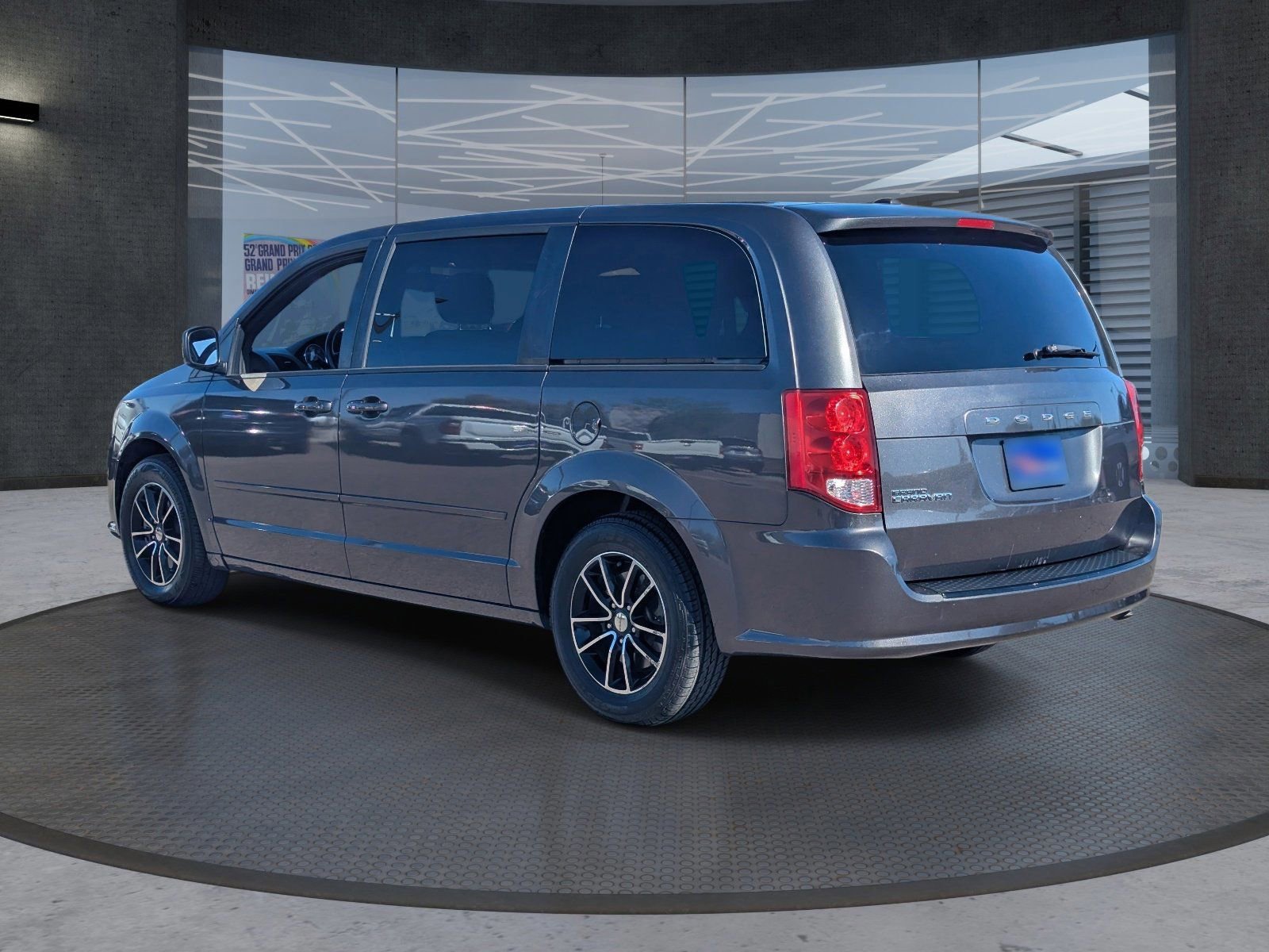 Used 2016 Dodge Grand Caravan SE FWD image 4