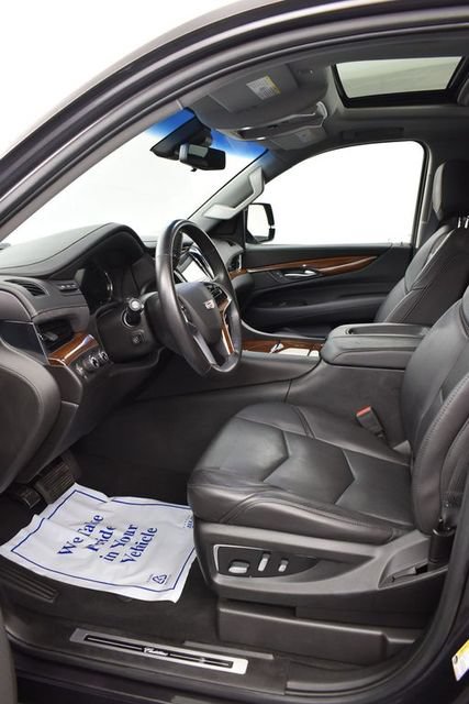 Used 2018 Cadillac Escalade Luxury AWD/4WD image 7