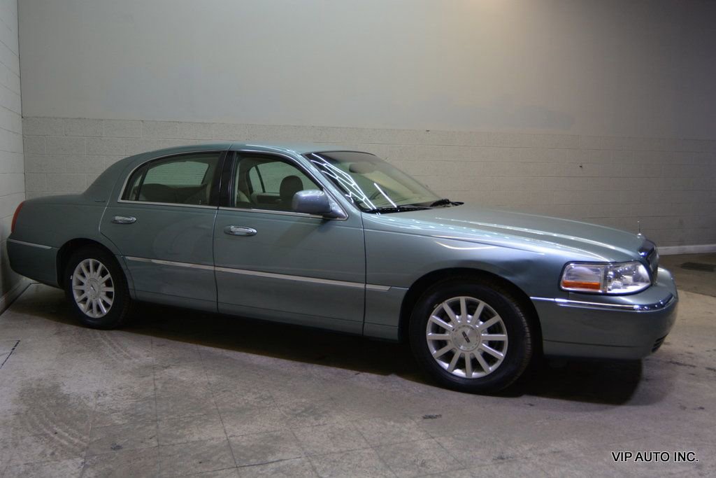 Used 2006 Lincoln Town Car Signature image 29