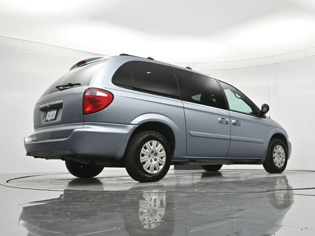 Used 2005 Chrysler Town & Country LX w/ Popular Equipment Group II FWD image 38