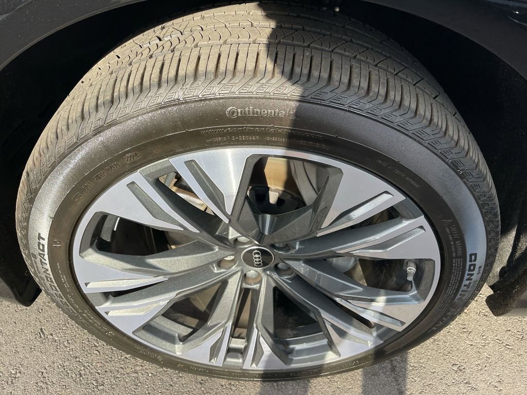 Used 2024 Audi Q8 Prestige image 37